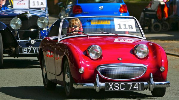 Quels sont les avantages d'un kit de conversion LED pour améliorer la visibilité nocturne sur une moto ?